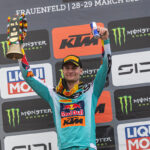 Simon Längenfelder triumphiert im Schlamm von Frauenfeld und holt sich die WM-Führung zurück