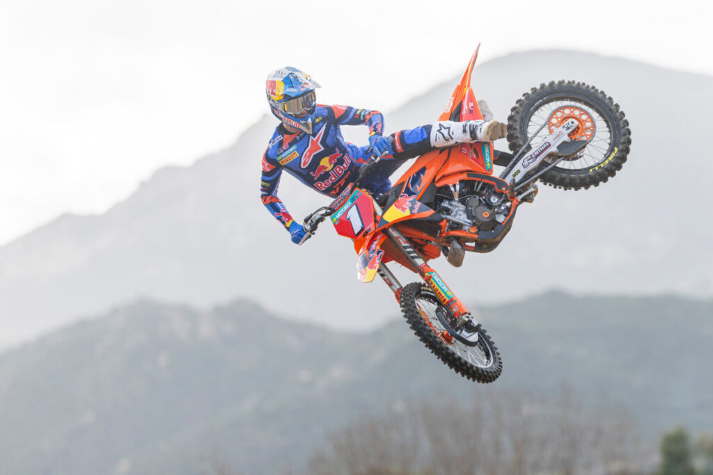 732925_02_Red Bull KTM_MXGP_Laengenfelder_Team Shoot_2026 _24_Photo_Red Bull KTM Factory Racing AT